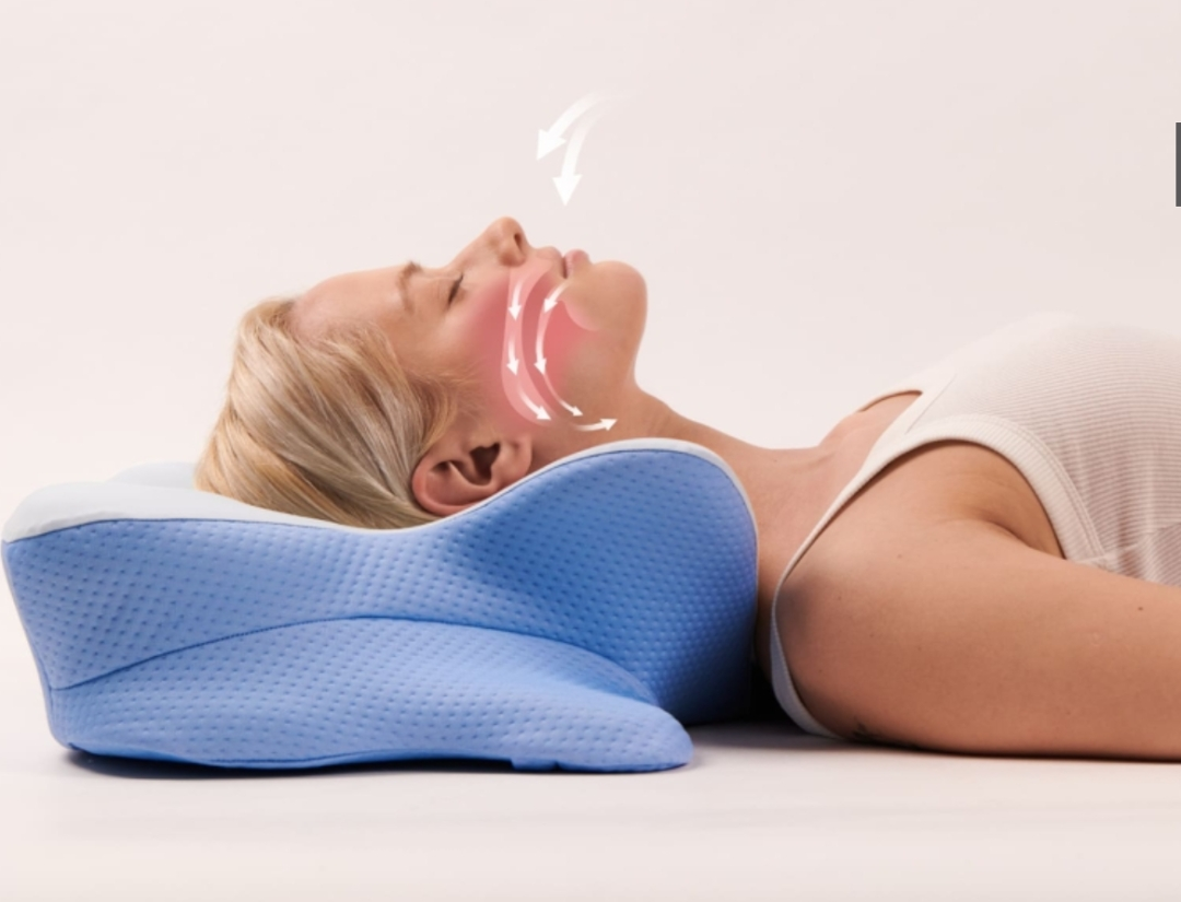 Side view of a woman resting her head and neck on the Derila Ergo pillow